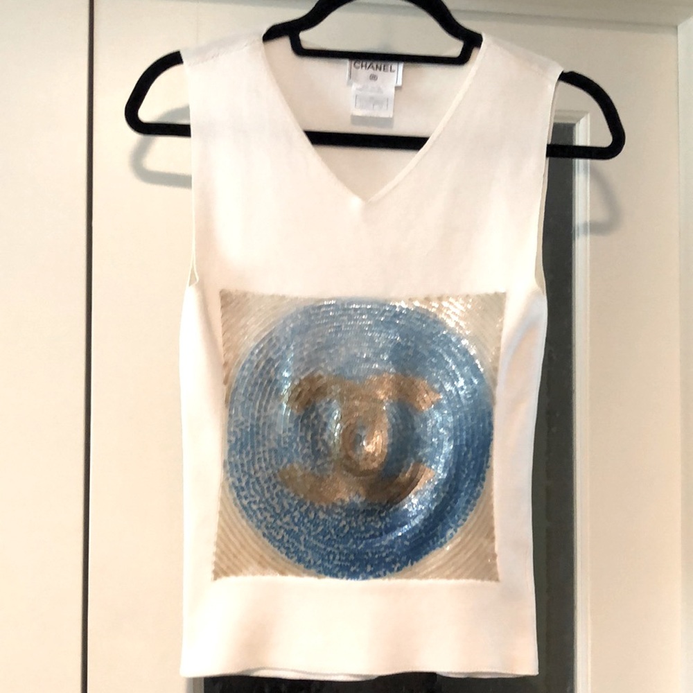Chanel White V-Neck Knit Sleeveless Top With Sequin Front